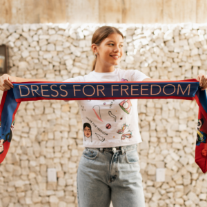 DFF 1224 FrenchTie Rouge HeldUp 02